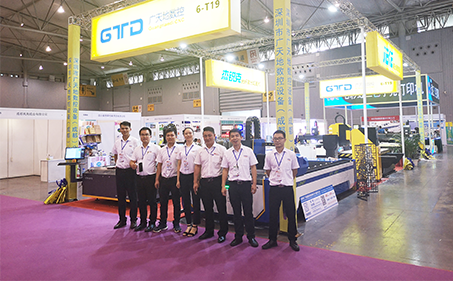 完美电竞数控应邀参加2018年8月成都展