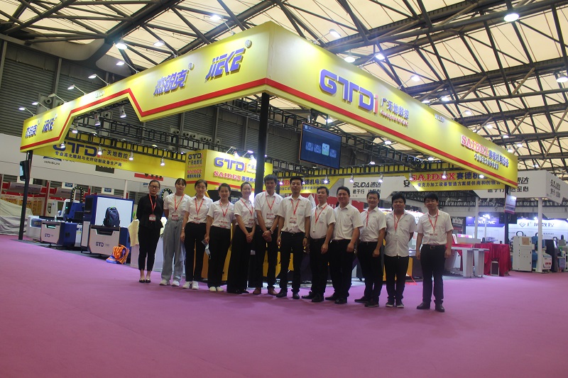 完美电竞数控带您直击2020上海广告展展会现场